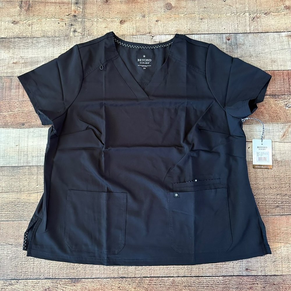 Beyond Scrubs black sunny v-neck top women's 2x